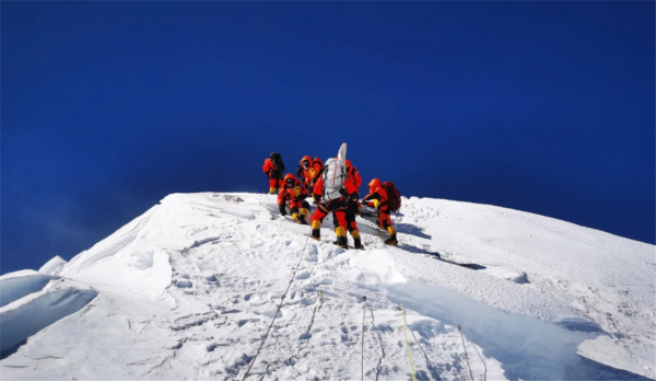 為什麼珠峰上的遺體沒人搬運？睡美人、綠靴子，20多年沒被安葬