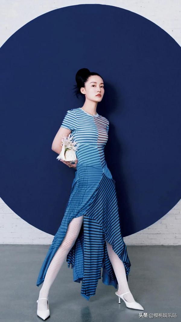 李沁驚豔美圖，清純唯美，笑容甜美