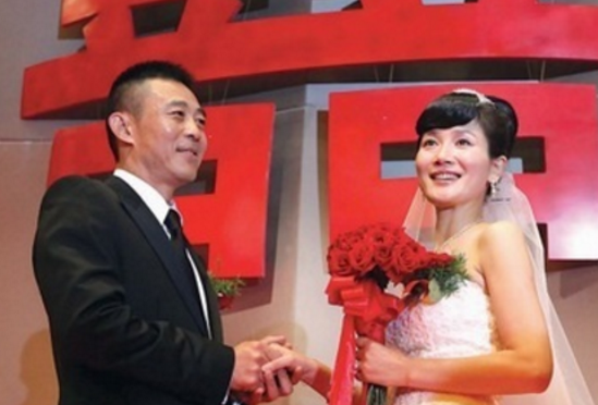 娛樂圈10對老夫少妻的組合，各有各的故事