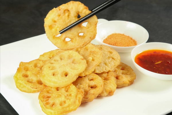 藕盒要想酥脆好吃,麵糊別隻用水調,大廚教你調糊,炸出來香酥脆 藕盒要想酥脆好吃,麵糊別隻用水調,大廚教你調糊,炸出來香酥脆