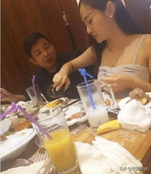 公司舉辦團建，組長卻一直盯著我的項鍊看，難不成他也想買一個嗎