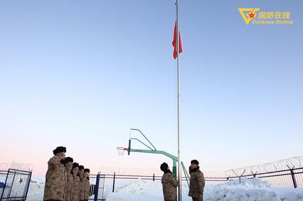 軍馬馱運 年貨送到邊防哨所