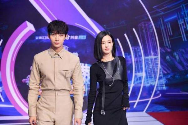 《閃光的樂隊》踢館樂隊來襲，有兩個《好聲音》學員，實力很強