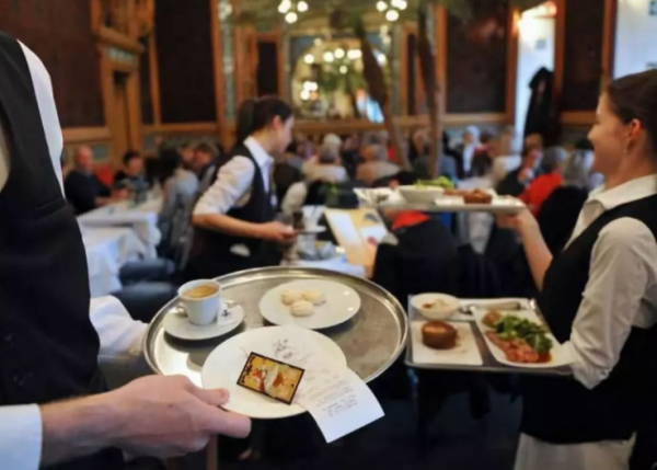 老祖宗：“飯桌現人品，四相見格局”，人到中年，不妨一看