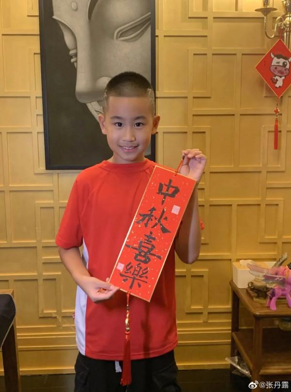 明星過中秋：肖戰楊紫曬出月餅合照，趙麗穎放國風大片送祝福