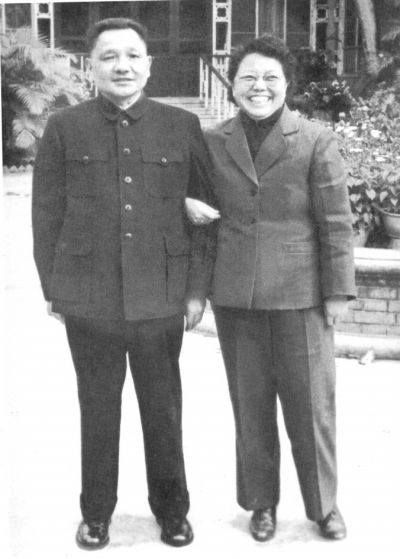 1939年鄧小平結婚，彭德懷初見卓琳：小平同志，你可真會找老婆呀