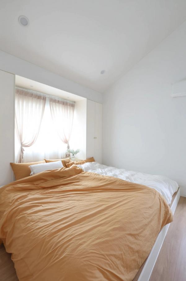 一家三口的幸福生活：住獨棟別墅上下兩層帶院子，164㎡清爽溫馨