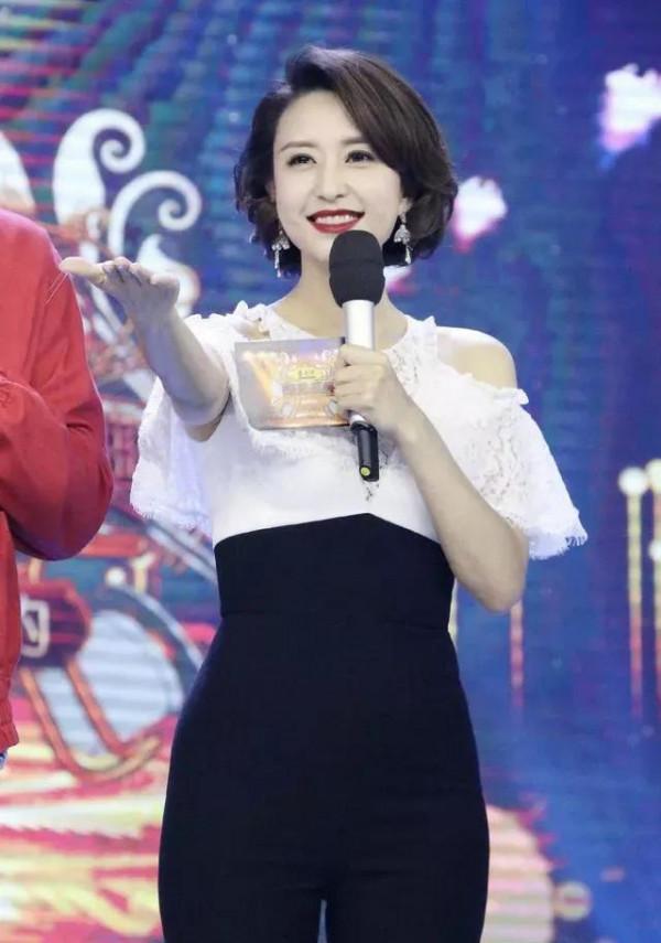 央主持人張蕾驚豔美照