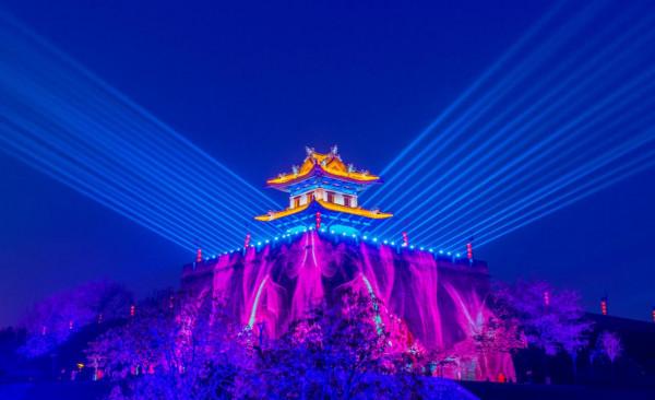 黃土高原上的一道地縫，上百米的瀑布波濤洶湧，遊客：美到極致