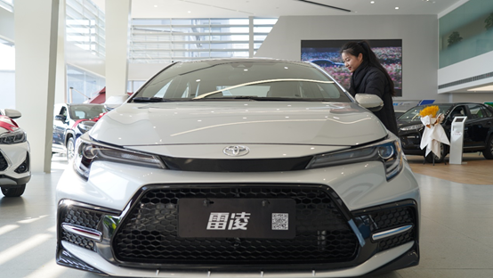 堂弟想買車，看中新上市的2022款雷凌運動版，落地15萬內很滿意