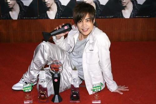 巔峰時人氣直逼周杰倫,卻因心臟病淡出歌壇,Tank近況令人唏噓 巔峰時人氣直逼周杰倫,卻因心臟病淡出歌壇,Tank近況令人唏噓