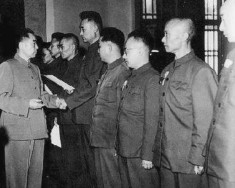 首次授銜遇難題，3000名紅軍何處去，主席霸氣敲定“紅軍不下校”