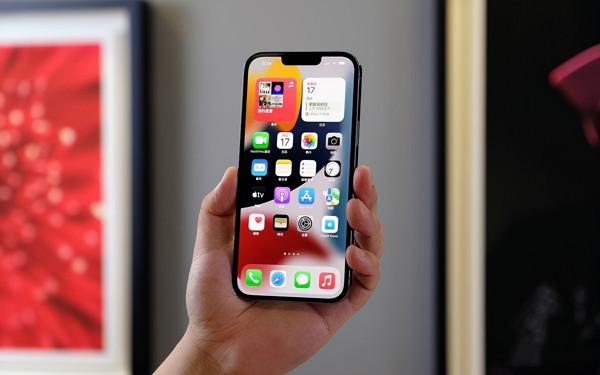 小米銷量跌至第三，只怪iPhone13太強勢，雷軍第一美夢能否實現？