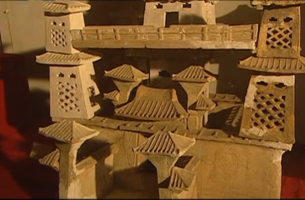 甘肅出土千年前儀仗隊，國寶級“馬踏飛燕”，郭沫若對此喜愛有加