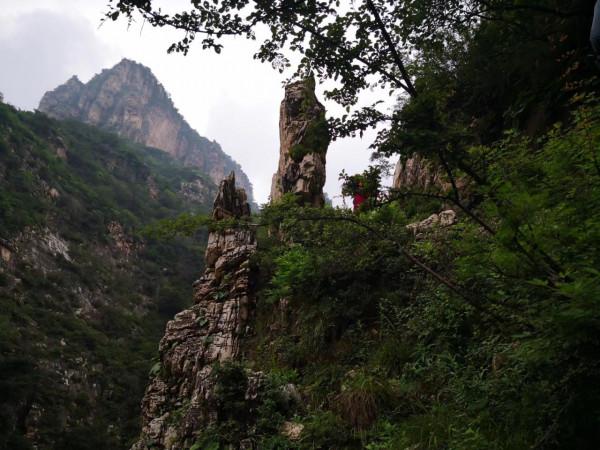 第一次感覺下山路望不到盡頭虐心的菩薩廟環穿 第一次感覺下山路望不到盡頭虐心的菩薩廟環穿