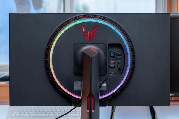 PS5 雙屏桌面搭建指南：LG 27GP950 + LG 27UN880