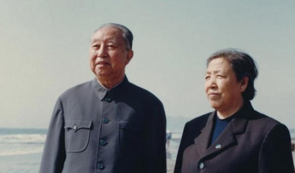 華國鋒晚年想去毛主席紀念堂,被家人阻攔後,說道:這是最後一次 華國鋒晚年想去毛主席紀念堂,被家人阻攔後,說道:這是最後一次