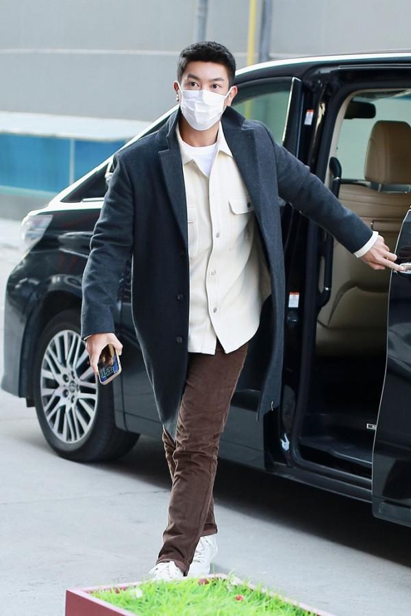 央視文聯春晚錄製：張藝興有“大佬”風範，唐藝昕和周翊然再聚首