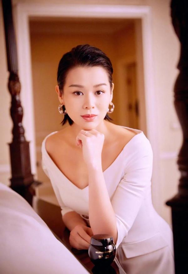 有喜歡胡杏兒的嗎？妥妥的女王範