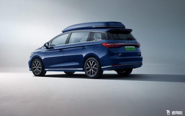 純電續航51/105km，虧電油耗4.4L，比亞迪宋MAX DM-i預扣價14-16萬