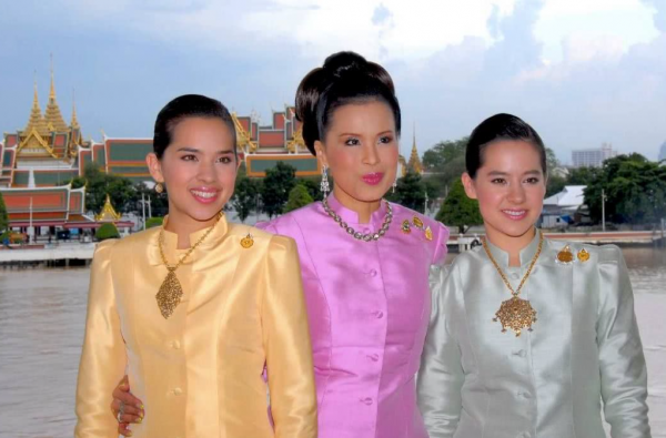 泰國最美公主罕見露面:神似王祖賢又美又颯,王后蘇提達黯然失色 泰國最美公主罕見露面:神似王祖賢又美又颯,王后蘇提達黯然失色