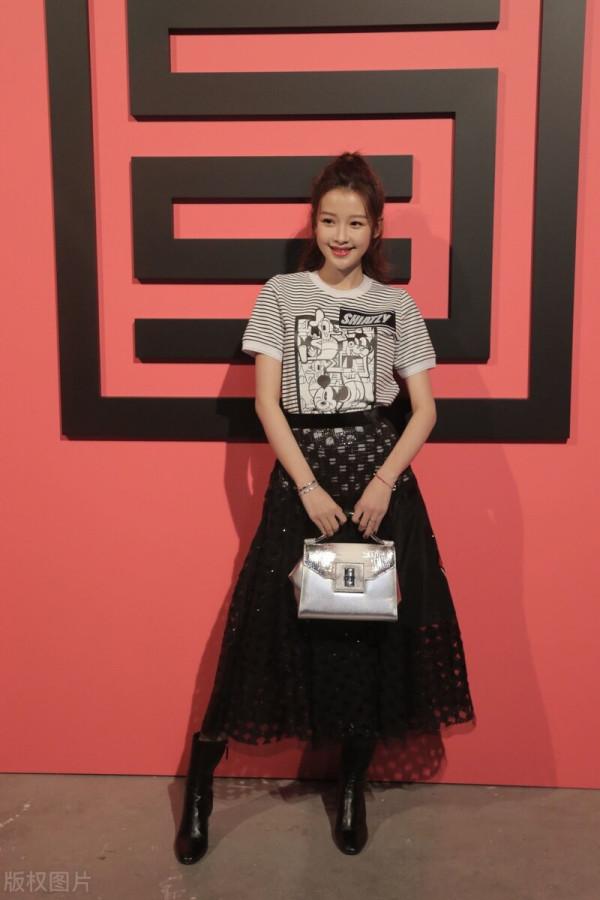 孫怡：和李沁好像的一個人，長得好嫩啊