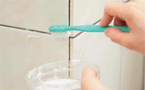 舊牙刷別急著扔，只需這樣做，省下大筆清潔費