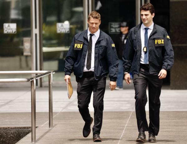 外國小哥拒絕給FBI當線人，從此被親友當空氣，生活成了無形地獄