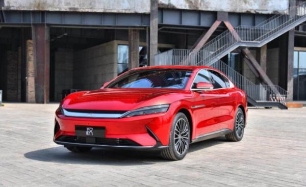 比亞迪又放大招了，戳中行業“四大痛點”，會是下一個王炸嗎？