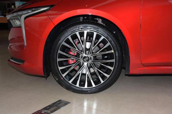 想買價格實惠、安全、動力強、省油的中型轎車,不妨看看奔騰B70 想買價格實惠、安全、動力強、省油的中型轎車,不妨看看奔騰B70