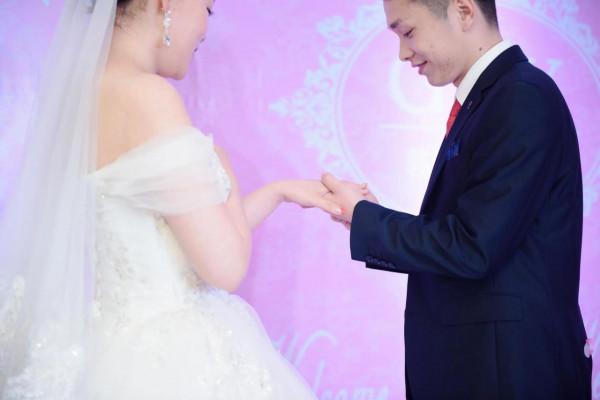 新時尚來了，年青人結婚不大擺酒宴了
