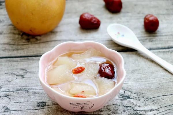 冬天給娃吃水果，生吃還是熱一熱？