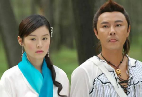 張衛健：結婚20年，至今無子，他的故事遠比你想象得更精彩