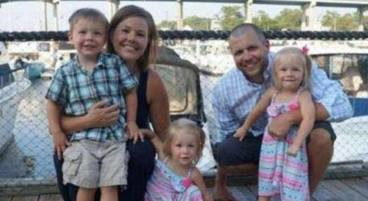 “手牽手”出生的雙胞胎姐妹花,長大了仍然每天黏在一起分不開 “手牽手”出生的雙胞胎姐妹花,長大了仍然每天黏在一起分不開