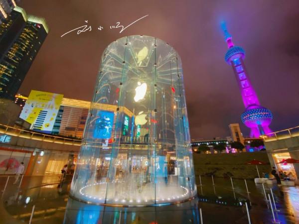 上海“最美”蘋果直營店,剛開始有個設計缺陷,幸好現在已彌補 上海“最美”蘋果直營店,剛開始有個設計缺陷,幸好現在已彌補