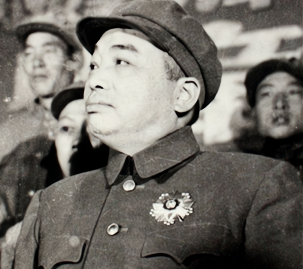 景希珍對自己軍銜不滿,與彭總頂了起來,事後彭總道歉:你是對的 景希珍對自己軍銜不滿,與彭總頂了起來,事後彭總道歉:你是對的