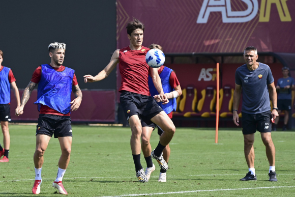 梅西和C羅跟粉絲同隊，穆里尼奧也做到了，如此團隊沒理由不成功