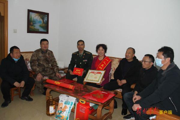 硬核&OpenCurlyDoubleQuote;年貨&rdquo;來了！敲鑼又打鼓，立功喜報送上門