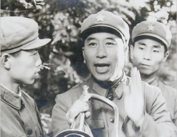 全連只剩7人,槍管發燙打不出子彈,生死之際號兵大喊:我來指揮 全連只剩7人,槍管發燙打不出子彈,生死之際號兵大喊:我來指揮