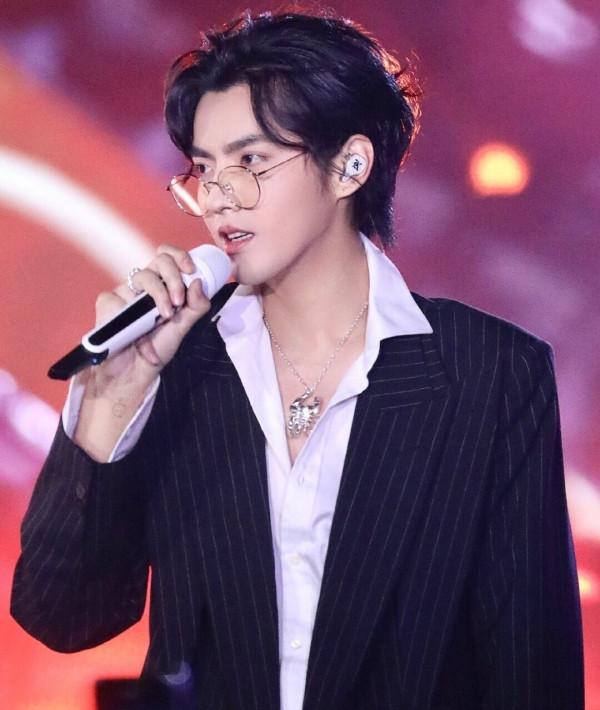 央媒痛批失德藝人，趙薇鄭爽等25位劣跡明星，翻身無望