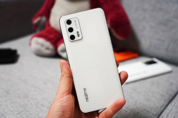 新年換機如何選？建議看看這兩款手機