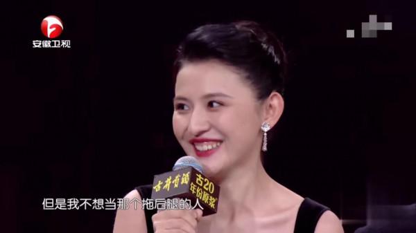 國劇盛典：熱依扎謙遜，吳越一身西裝都在發光，這才是演員的底色