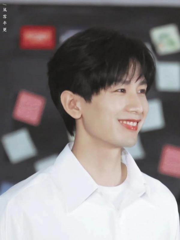 被男明星笑容治癒的瞬間：肖戰任嘉倫太溫暖，看到成毅賞心悅目