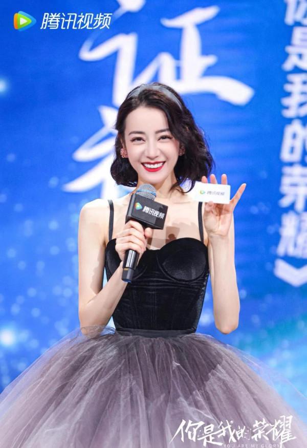 2021迪麗熱巴紅毯造型，突破自己美不停