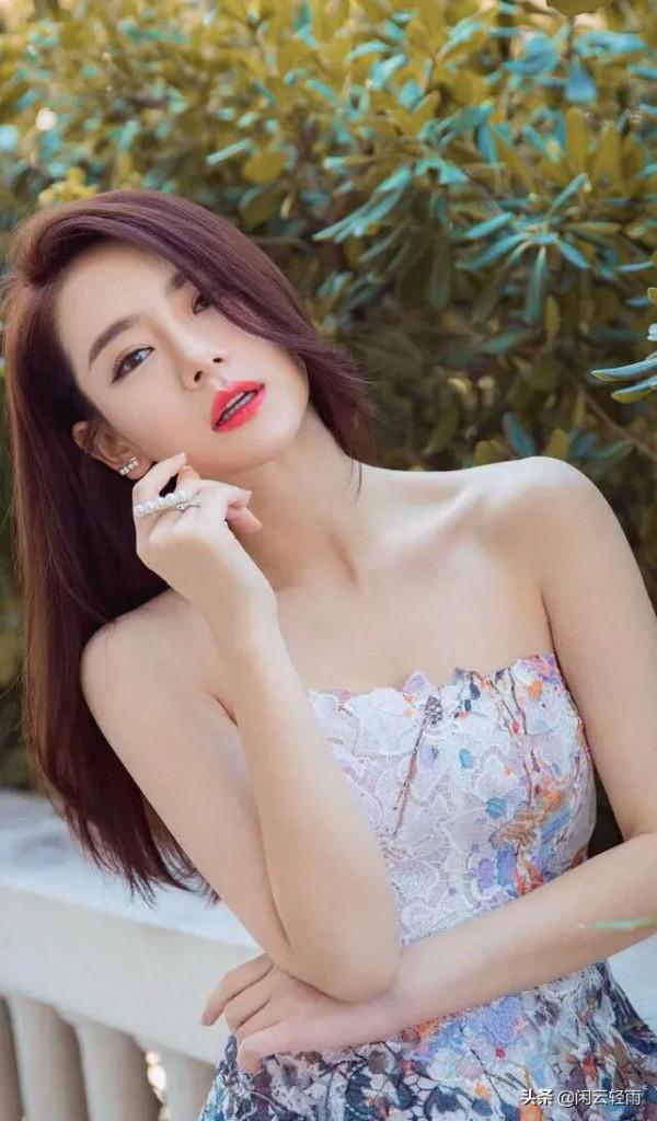 霸道女總裁戚薇，太美了，可甜可酷，驚豔到你了嗎？