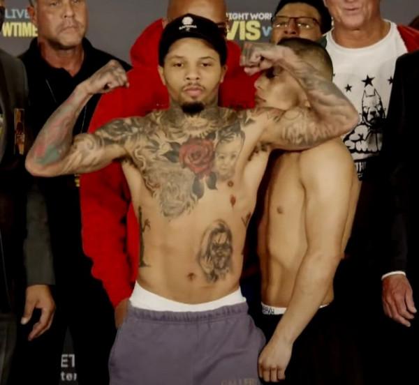 不愧“梅威瑟乾兒子”！戴維斯大鬧稱重現場推搡對手，火藥味十足