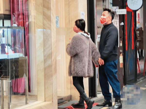 37歲男星餘祥銓好事將近，與女友十指緊扣挑婚紗，兩人十分甜蜜