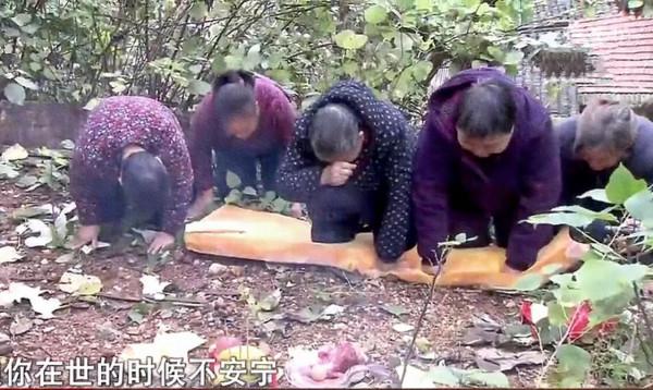 親情:五姊妹為奪房產,搭建木棚守住老房,逼迫老四交出遺囑 親情:五姊妹為奪房產,搭建木棚守住老房,逼迫老四交出遺囑