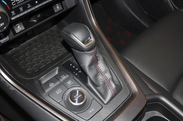 豐田拿出“硬菜”，破百5.92秒，油耗5.2L，帶你看威蘭達高效能版