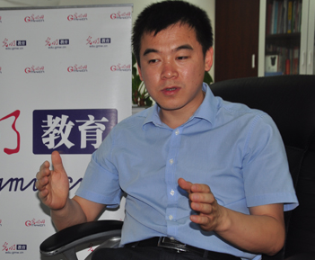教育界首富李永新：借母親3萬創業，送回900億，還給北大捐10億